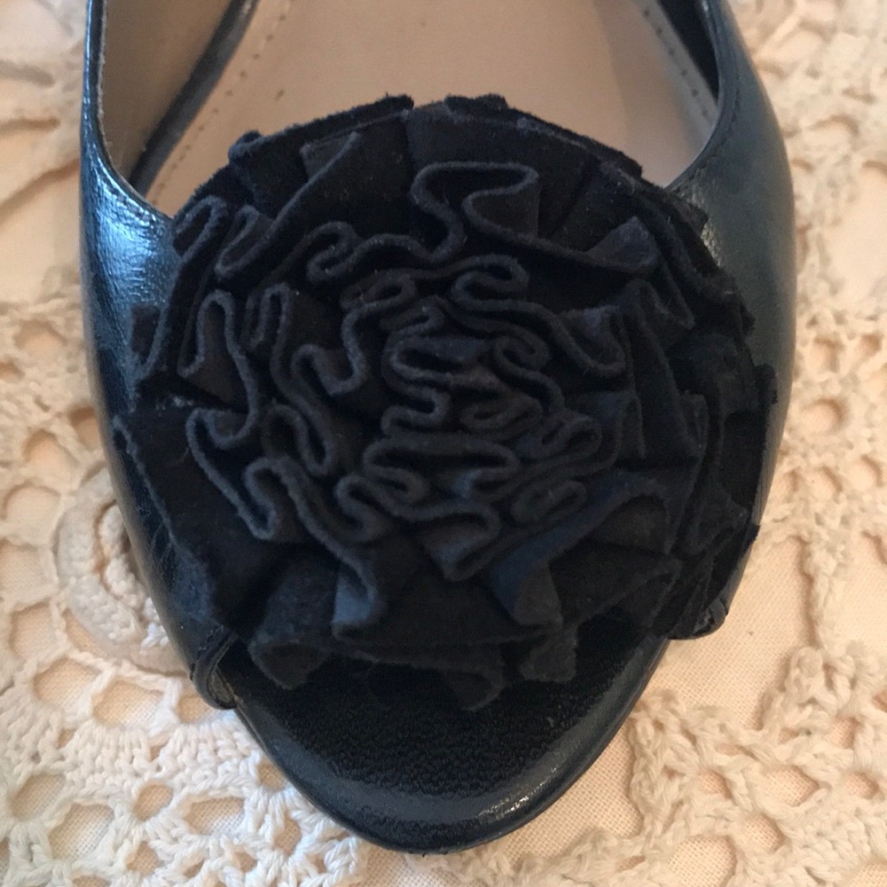 Gorgeous sling backs with fabric flower - Picture 3 of 6